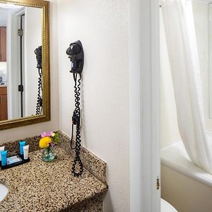 Tower Oceanview Whirl Pool King Suite 1 King 1 Double Wall Bed